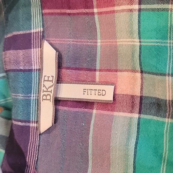 BKE LARGE FITTED PLAID SHIRT button down w 2 pockets in front. - Picture 2 of 4